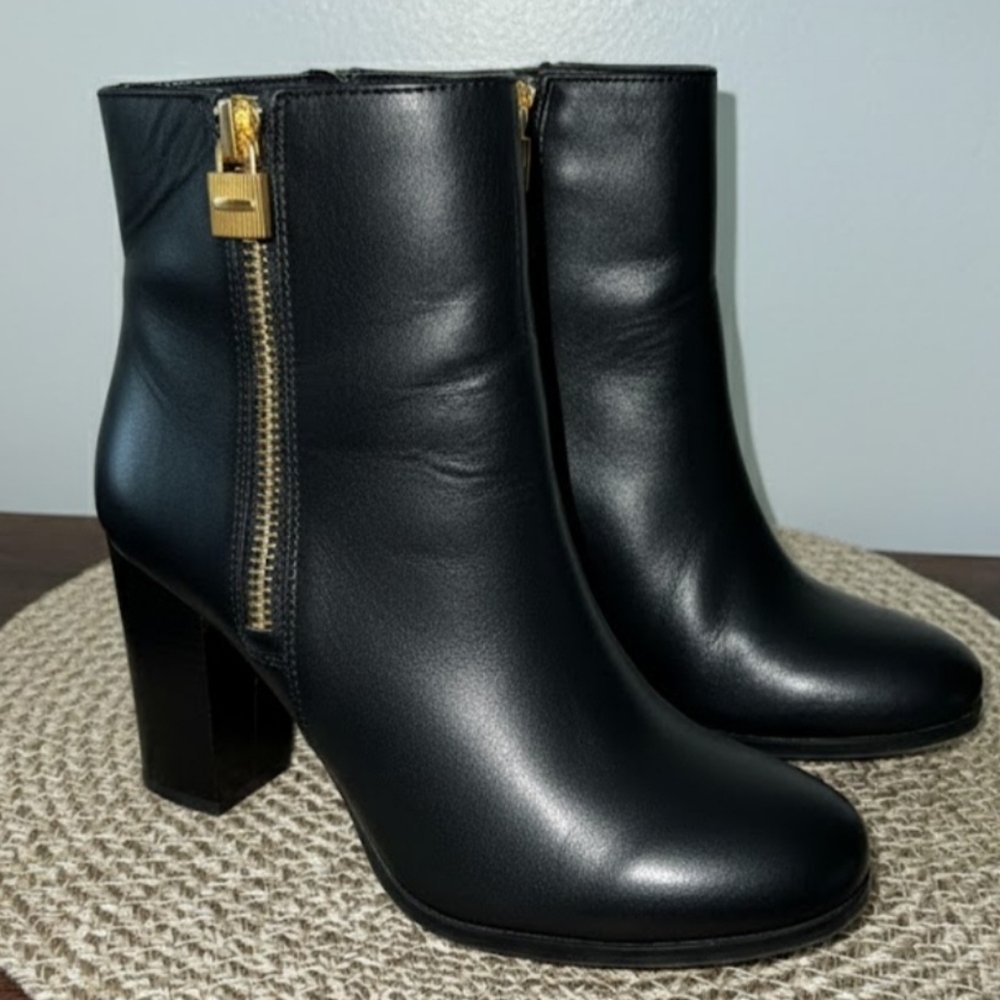 Michael Kors Black Leather Ankle Booties Women’s US 7.5 Gold Zipper Block Heel.